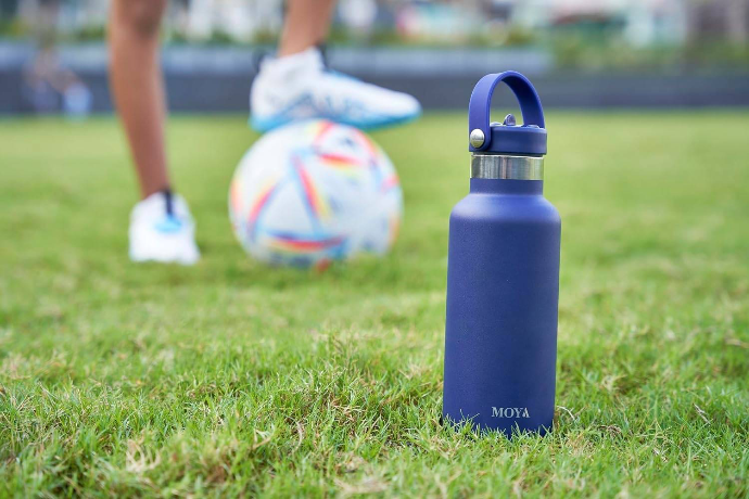 Moya travel mug and bottle lifestyle