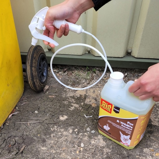 STV - Fox & Wildlife Repellent - 2L RTU Sprayer Kit