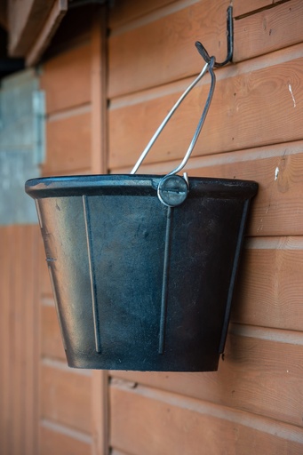Red Gorilla - Tyre Rubber Buckets - Flat-Back Bucket