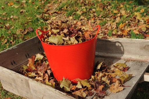 Red Gorilla - Tubs & Recycled Black Tubs - Medium 26L Red