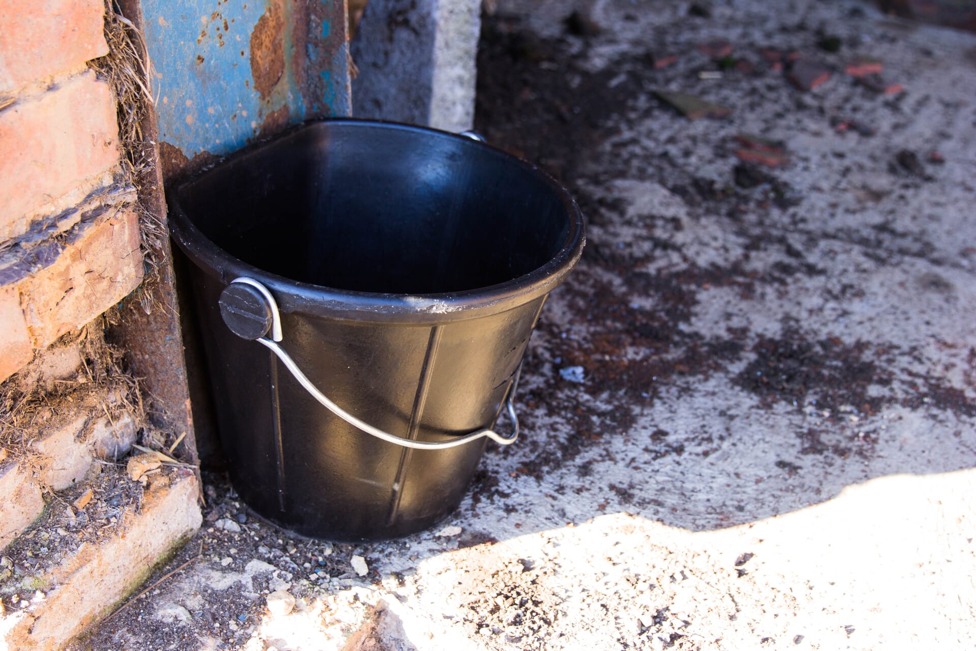 Red Gorilla - Tyre Rubber Buckets - Flat-Back Bucket