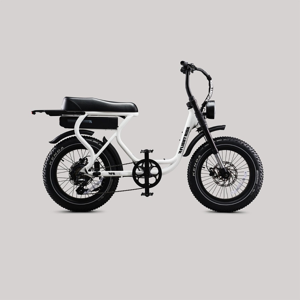 Flight Risk - FR303 – The Street - White